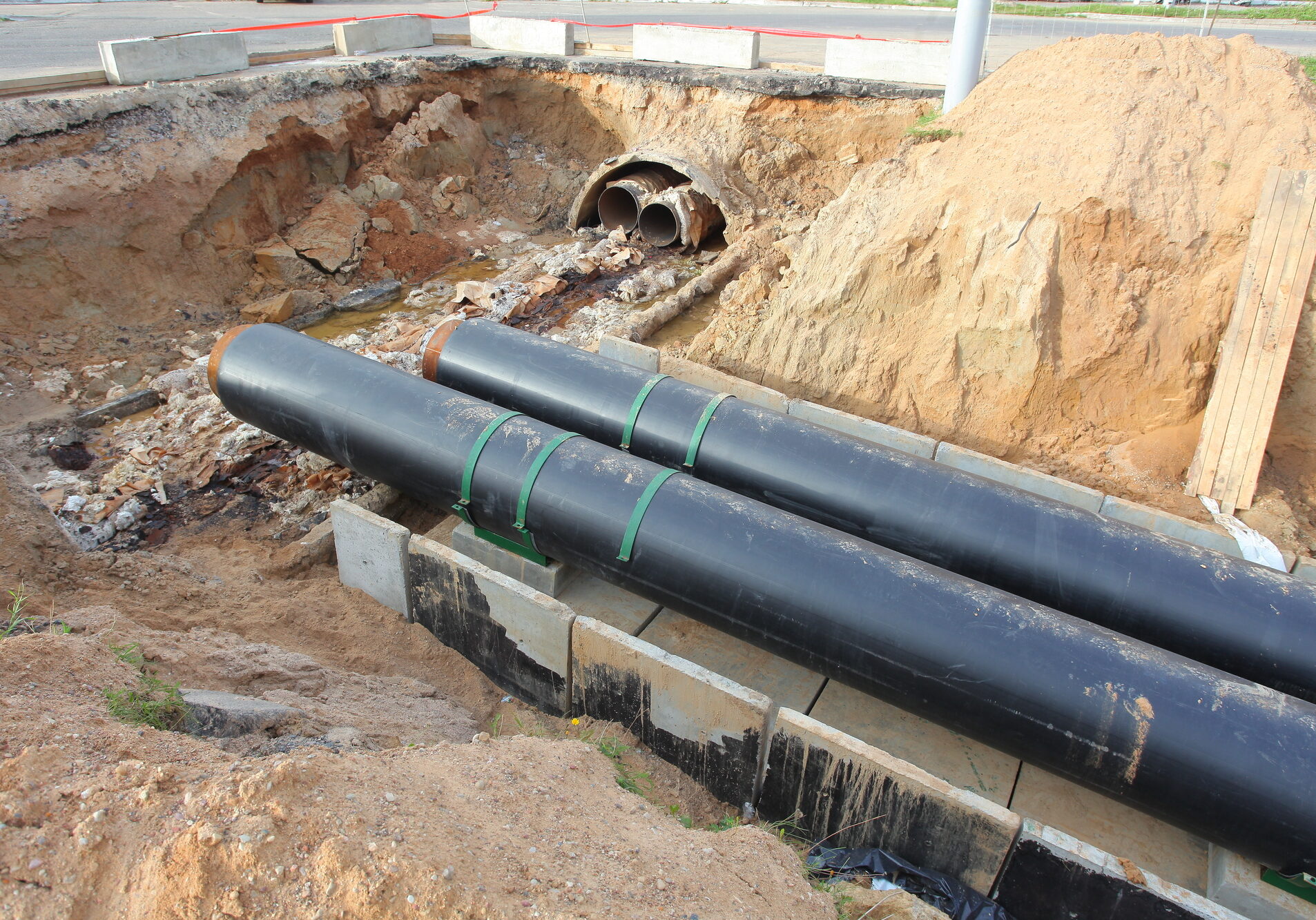 customized culvert piping being installed - culvert project for SD Resources